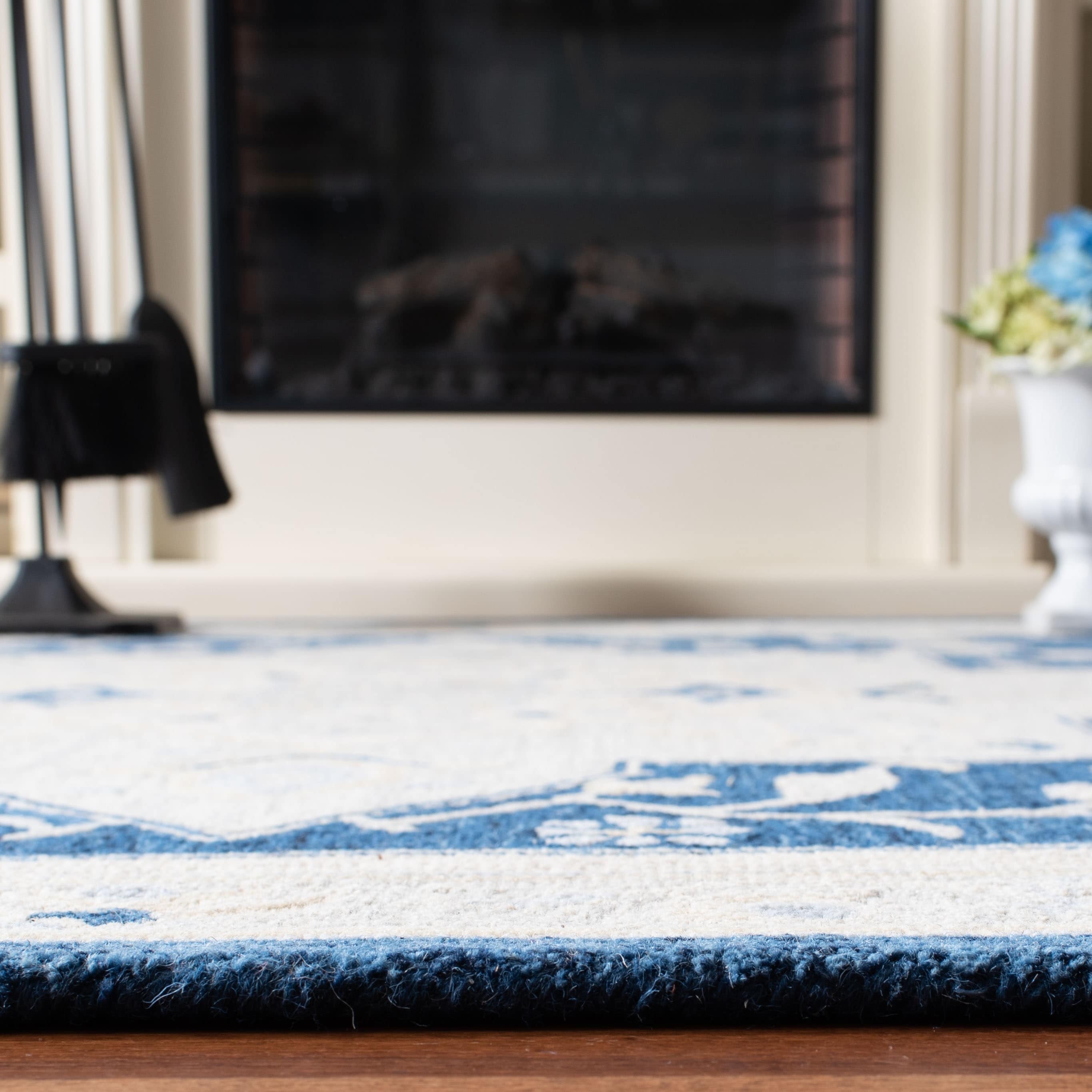 SAFAVIEH Handmade Micro-Loop Selveta Wool Rug