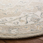SAFAVIEH Handmade Micro-Loop Selveta Wool Rug