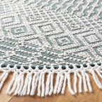 SAFAVIEH Handmade Natura Estel Wool Fringe Rug
