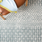 SAFAVIEH Handmade Natura Estel Wool Fringe Rug