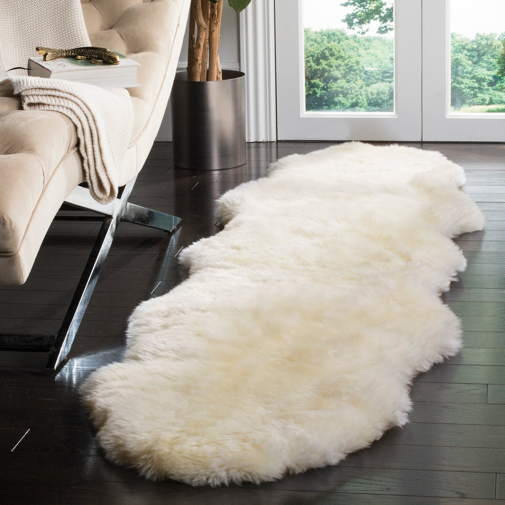 SAFAVIEH Handmade Sheepskin Brittnie Genuine Pelt Rug