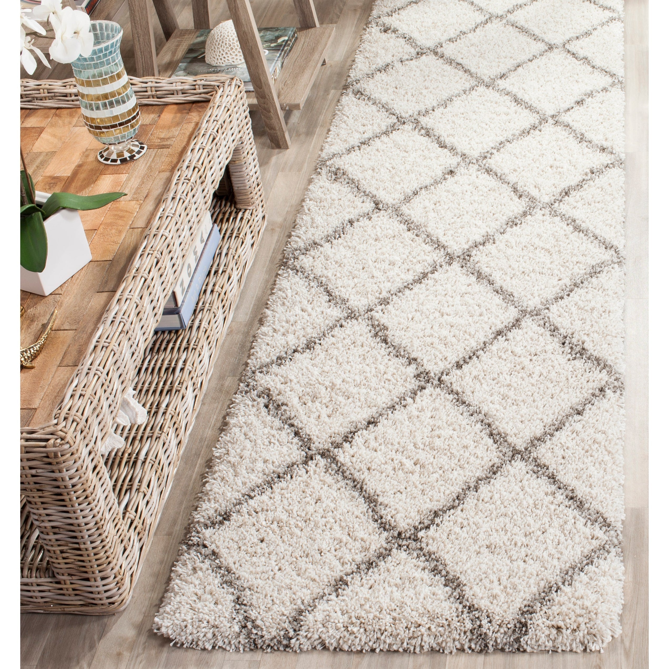 SAFAVIEH Hudson Shag Raili Diamond Trellis 2-inch Thick Rug