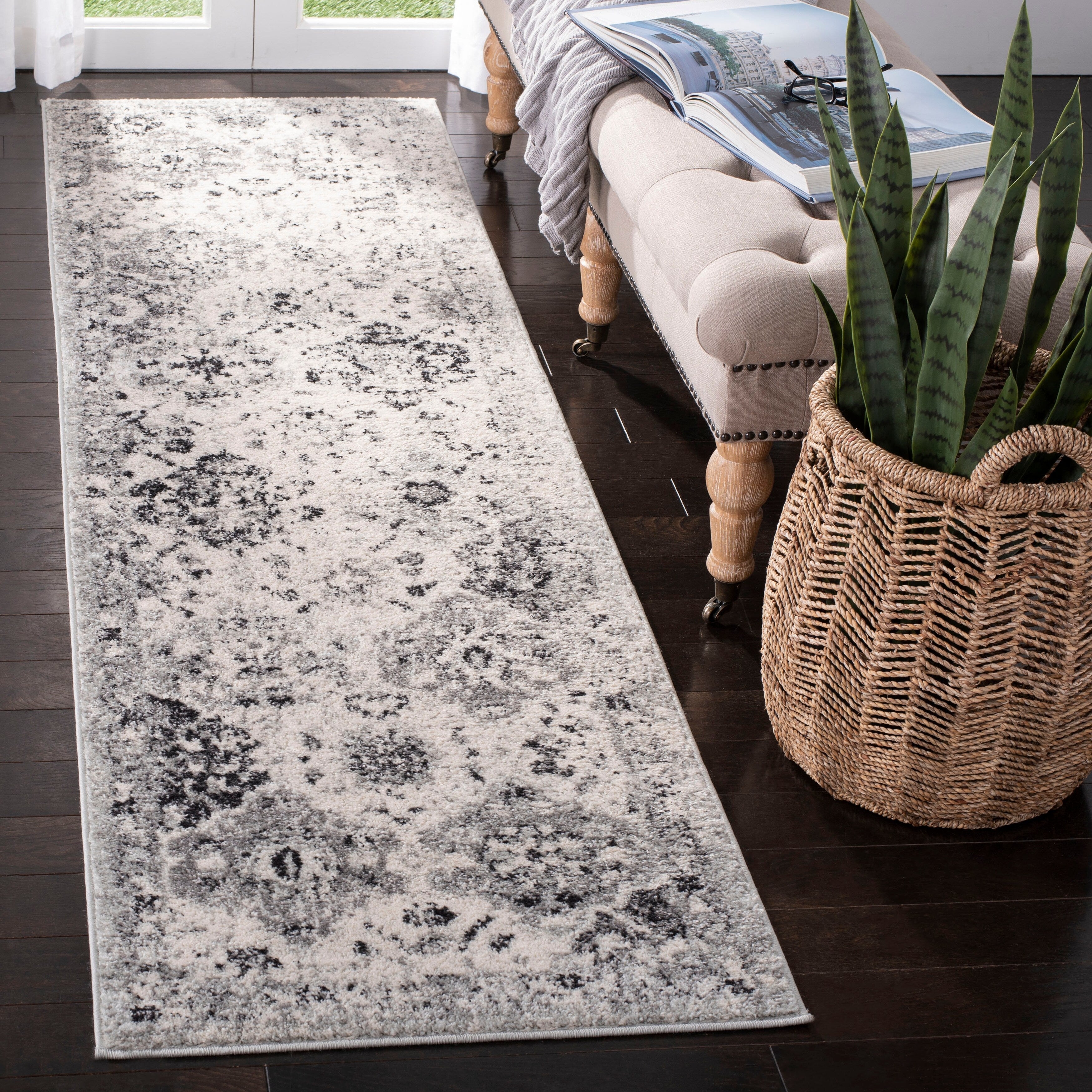 SAFAVIEH Madison Bettylou Boho Chic Distressed Area Rug