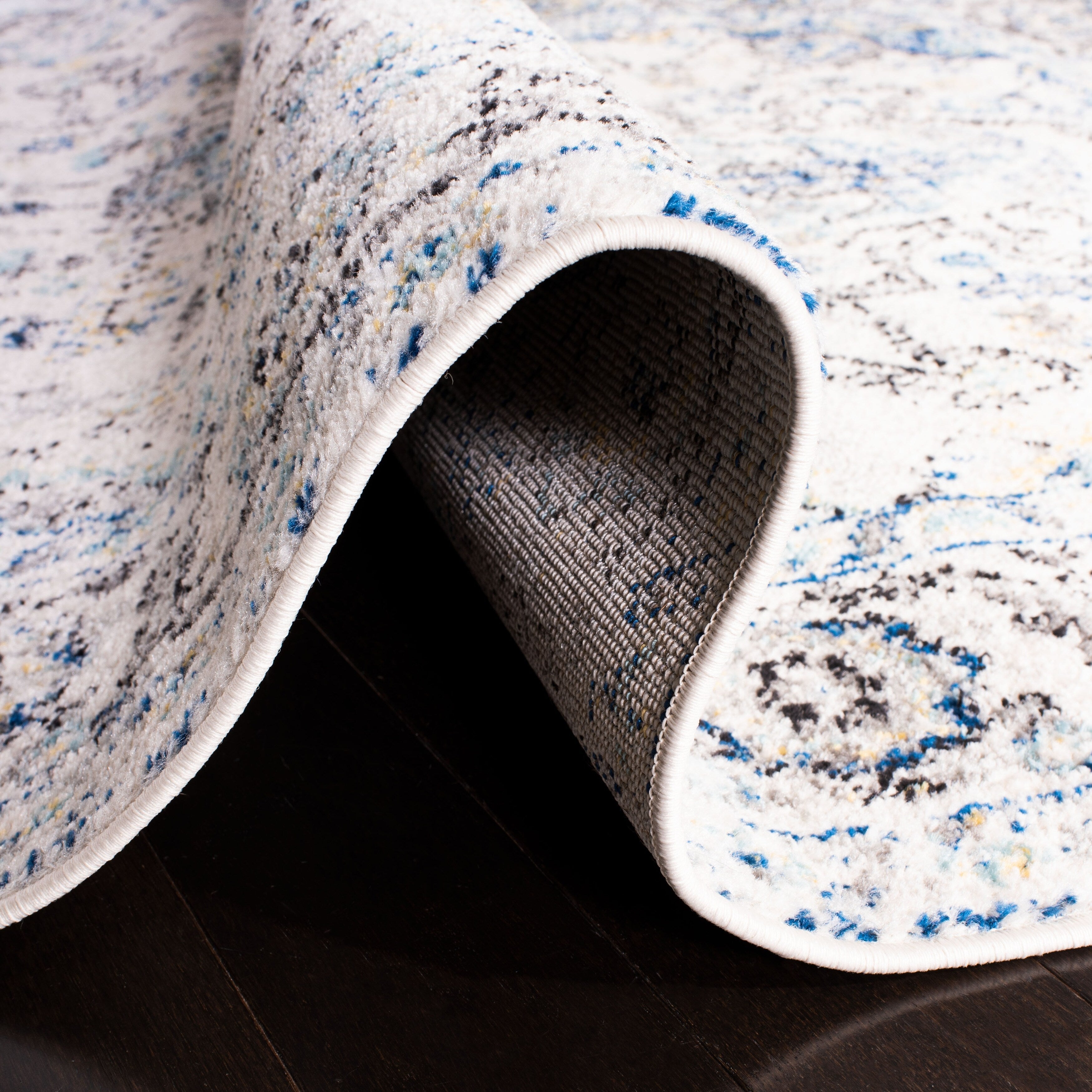 SAFAVIEH Madison Delois Medallion Rustic Farmhouse Distressed Rug