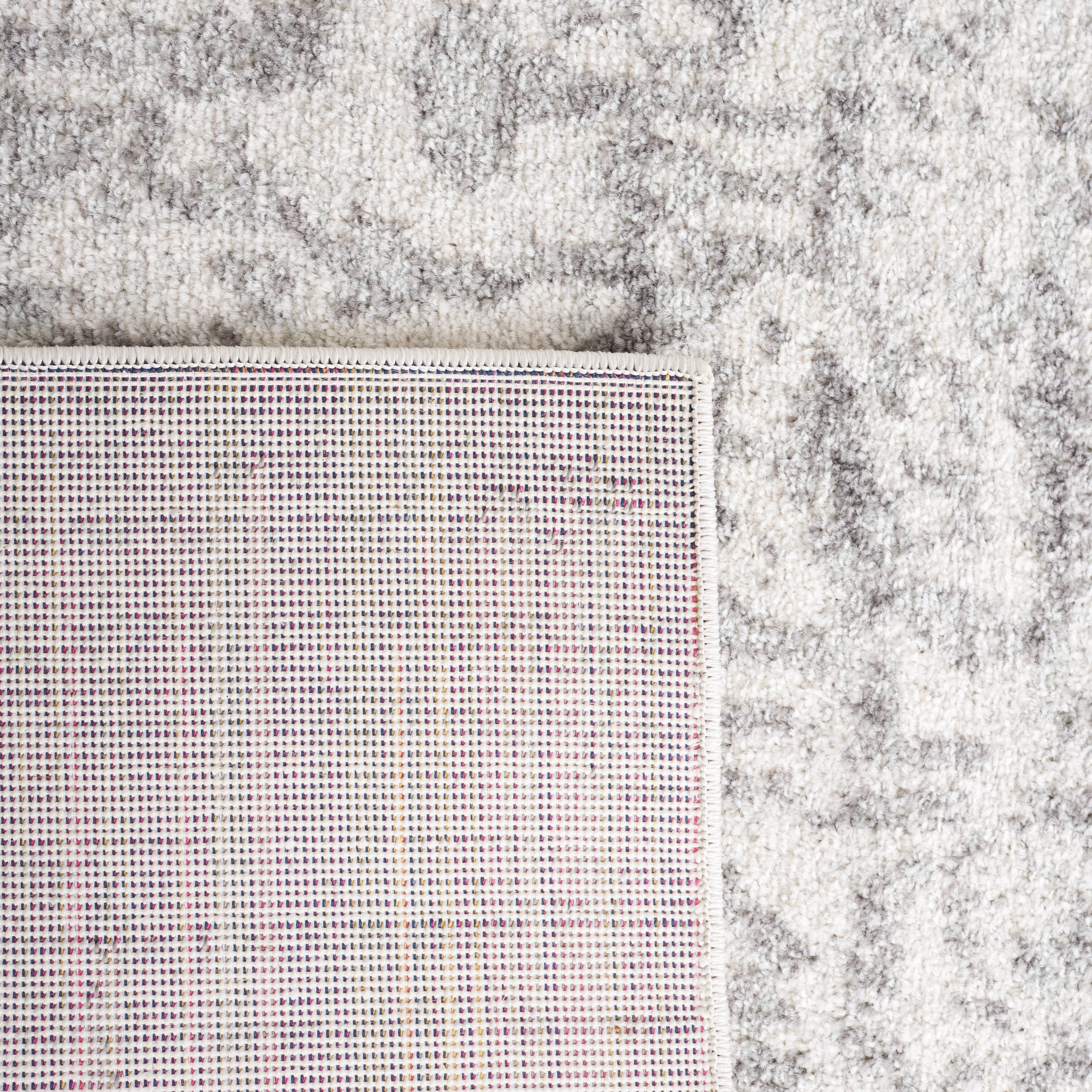 SAFAVIEH Madison Delois Medallion Rustic Farmhouse Distressed Rug