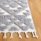 SAFAVIEH Moroccan Tassel Shag Delores 2-inch Thick Rug