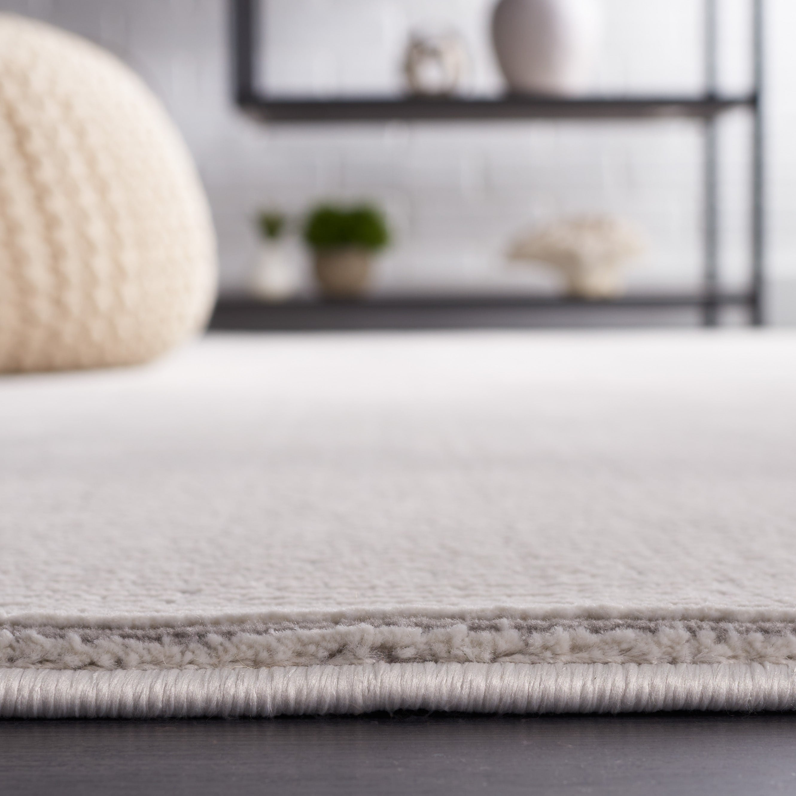 SAFAVIEH Revive Avie Solid Rug
