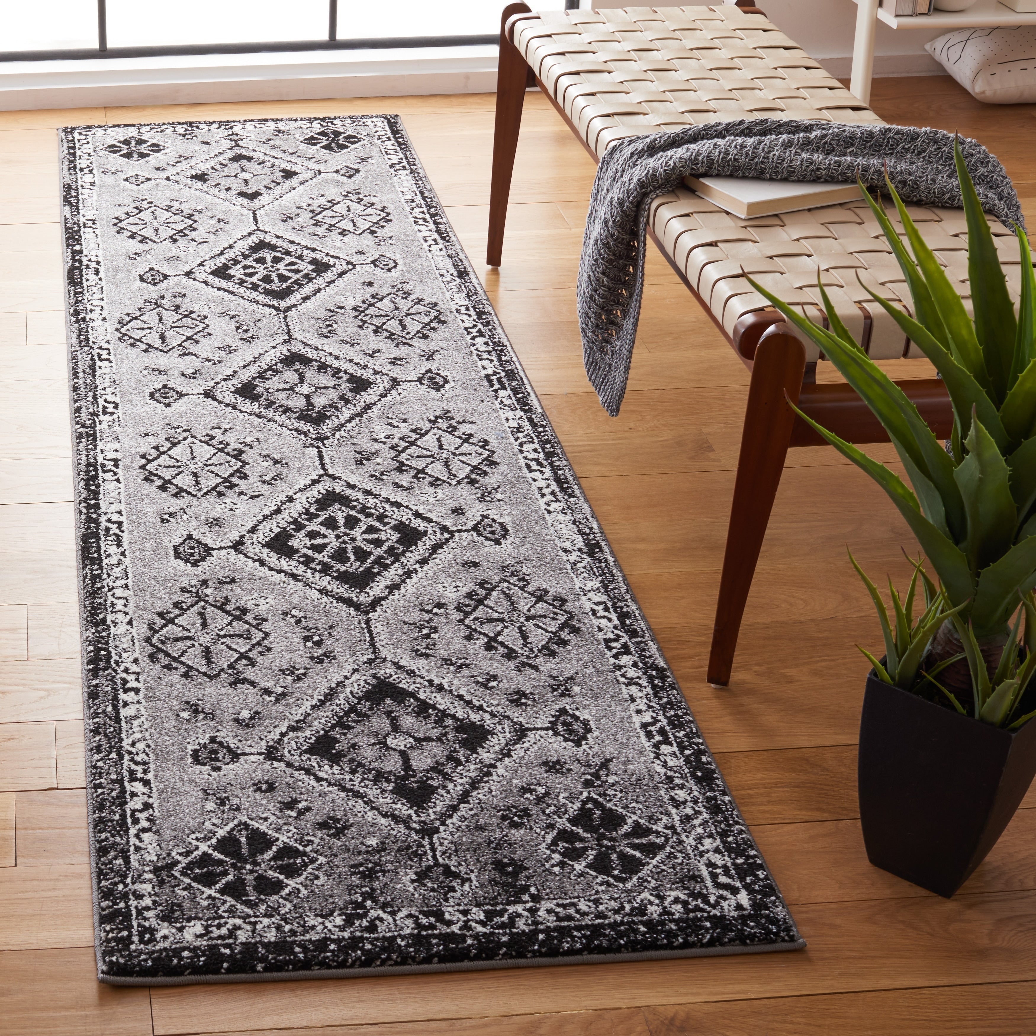 SAFAVIEH Vintage Hamadan Graine Traditional Rug