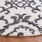 SAFAVIEH, Handmade Blossom Vesela Modern Floral Wool Rug