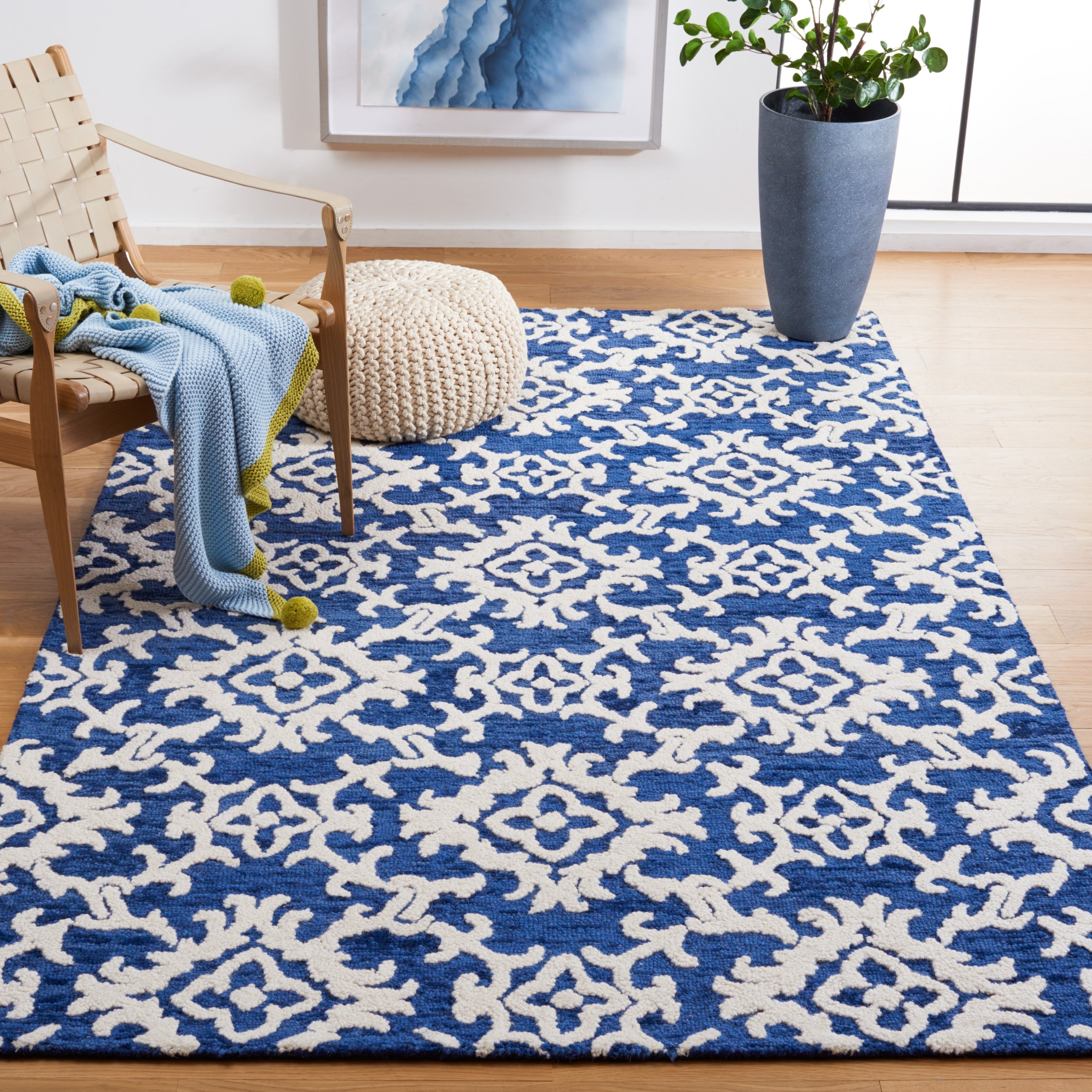 SAFAVIEH, Handmade Blossom Vesela Modern Floral Wool Rug