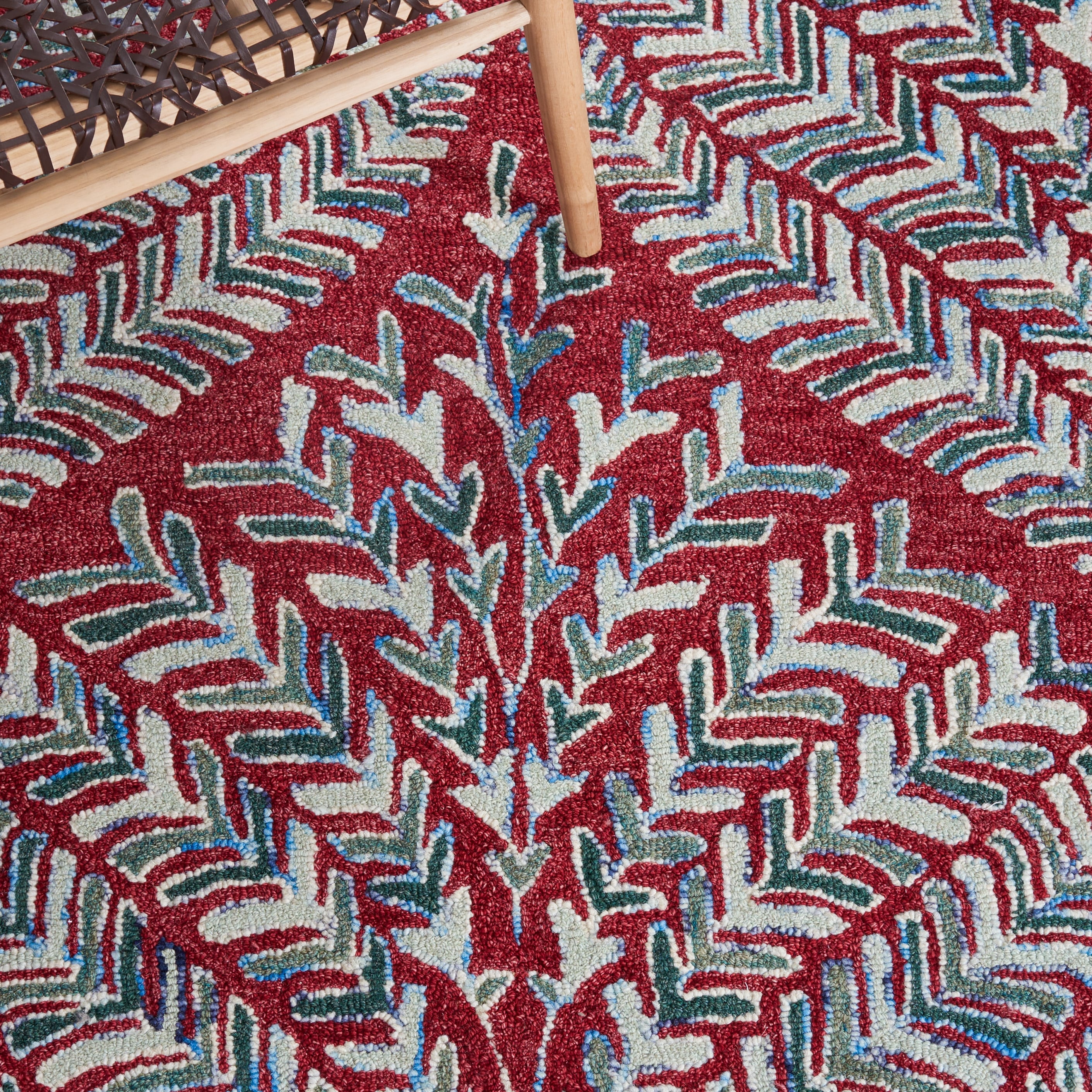SAFAVIEH Handmade Capri Kert Wool Rug