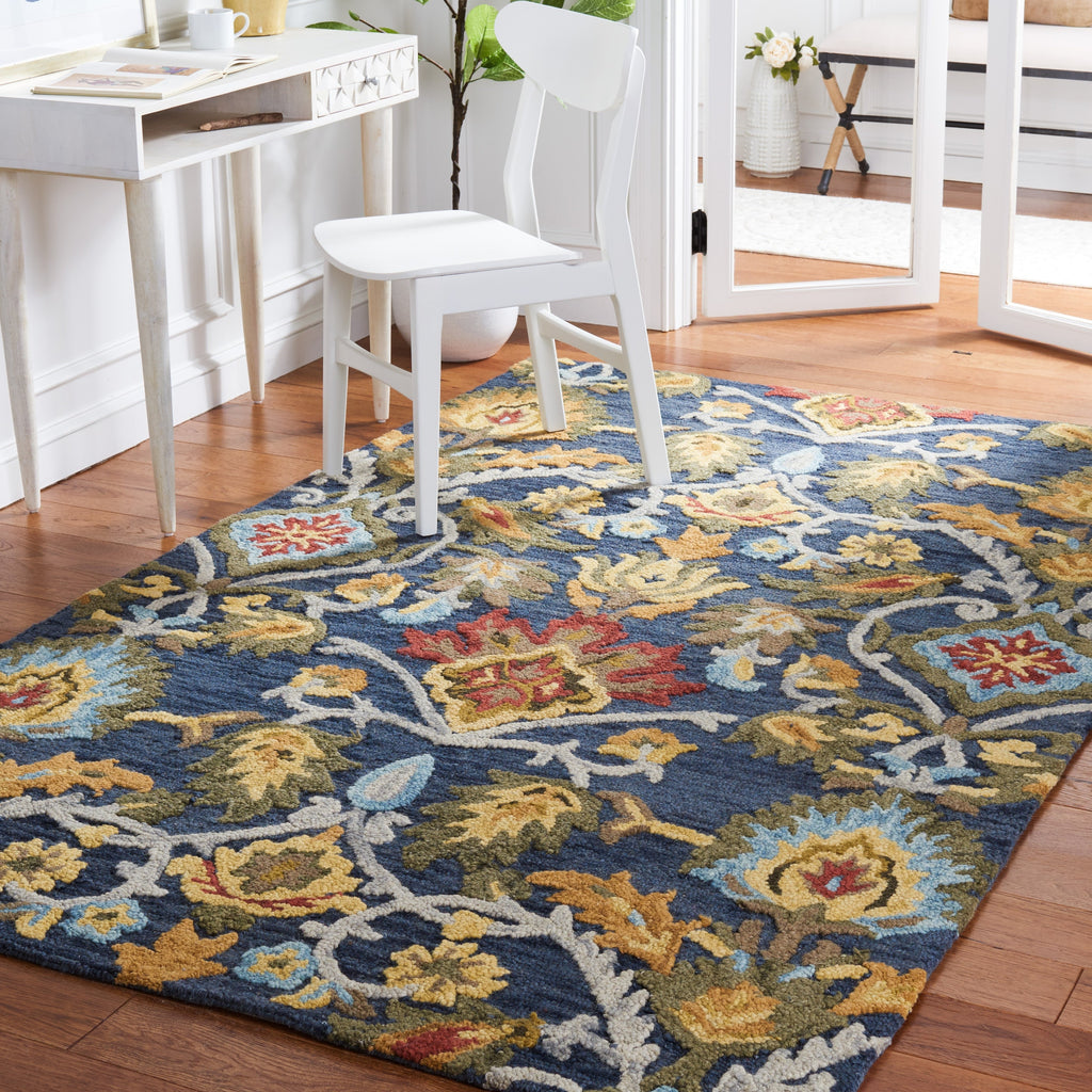 SAFAVIEH, Handmade Marietje Blossom French Country Wool Area Rug