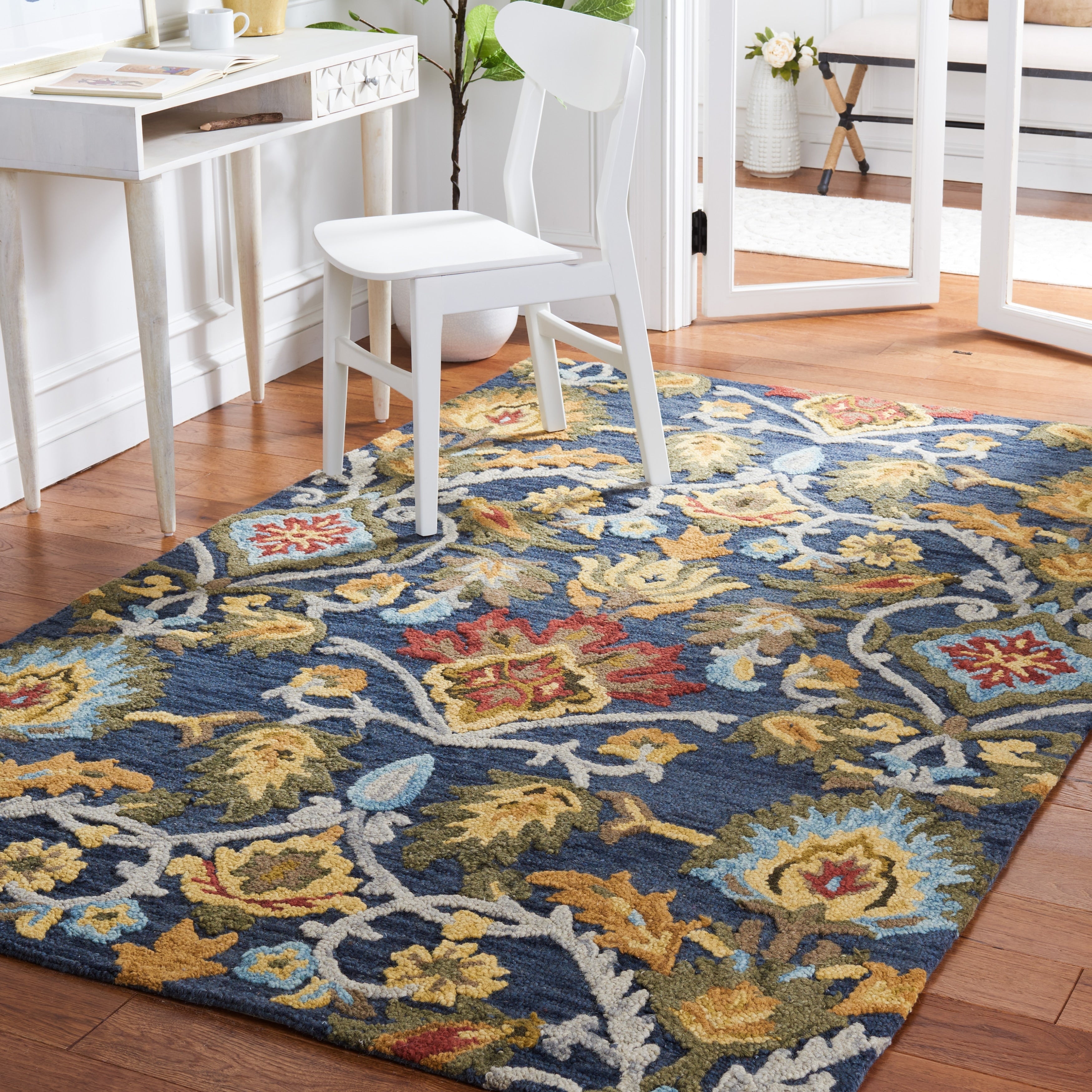 SAFAVIEH, Handmade Marietje Blossom French Country Wool Area Rug