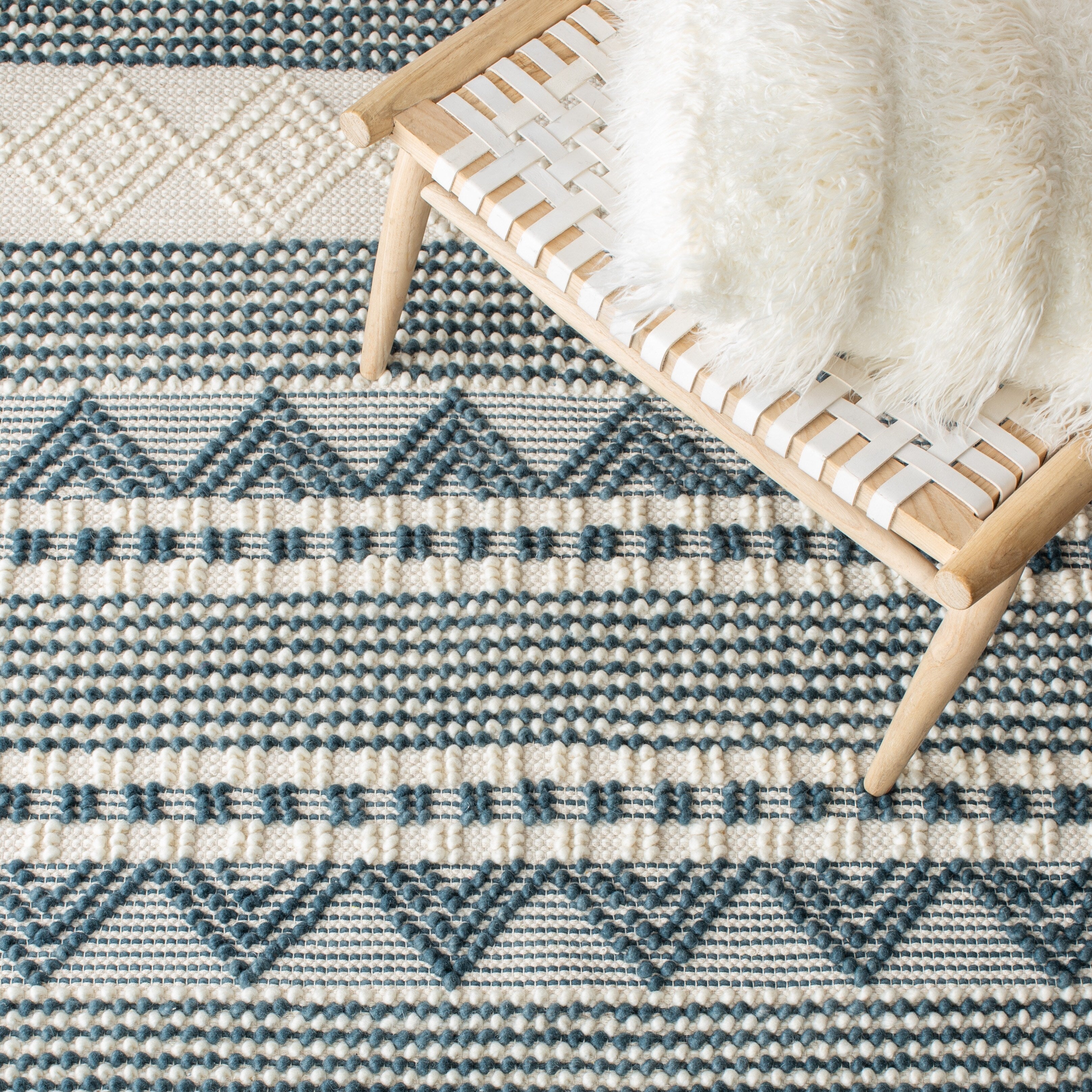 SAFAVIEH, Handmade Natura Paladia Wool Rug