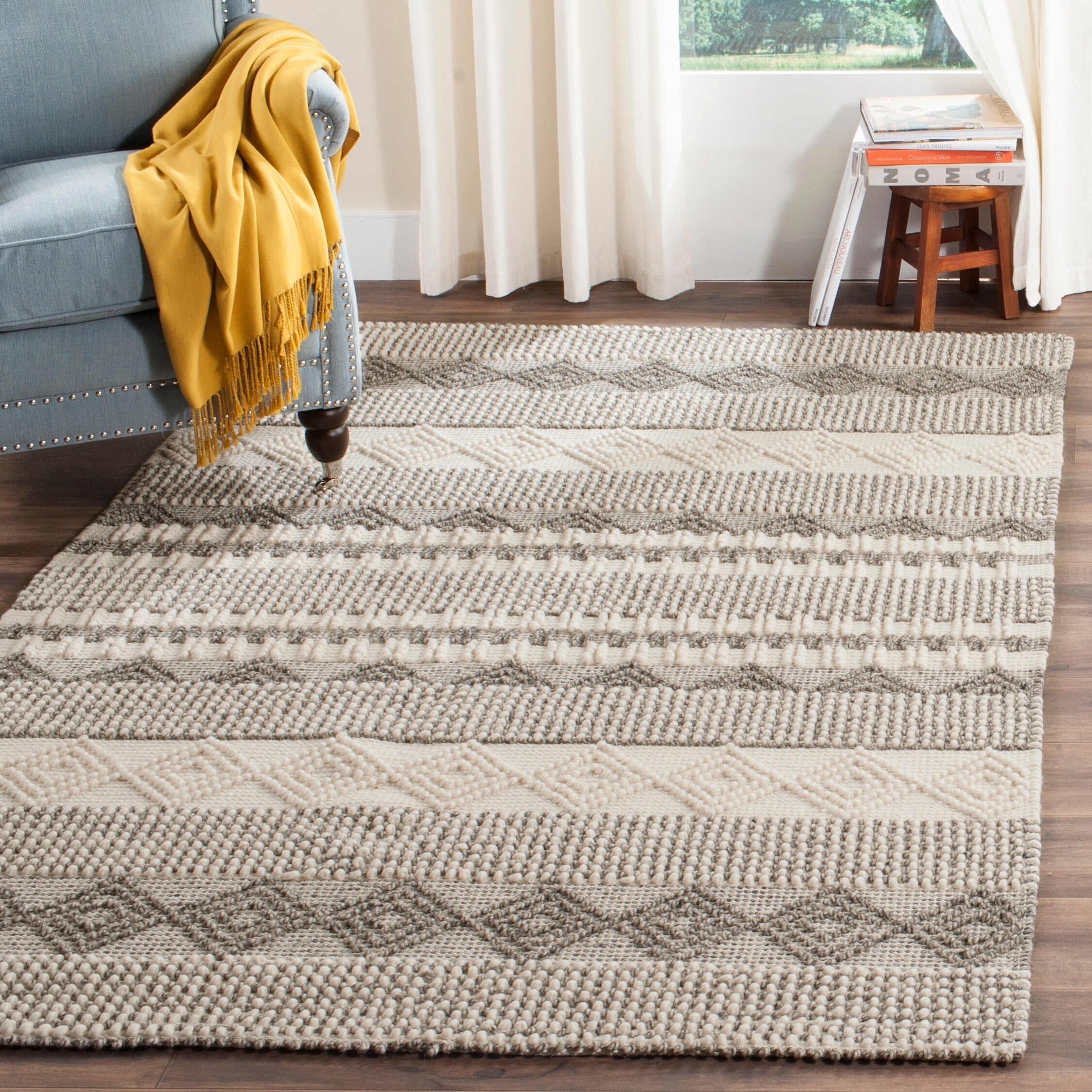 SAFAVIEH, Handmade Natura Paladia Wool Rug