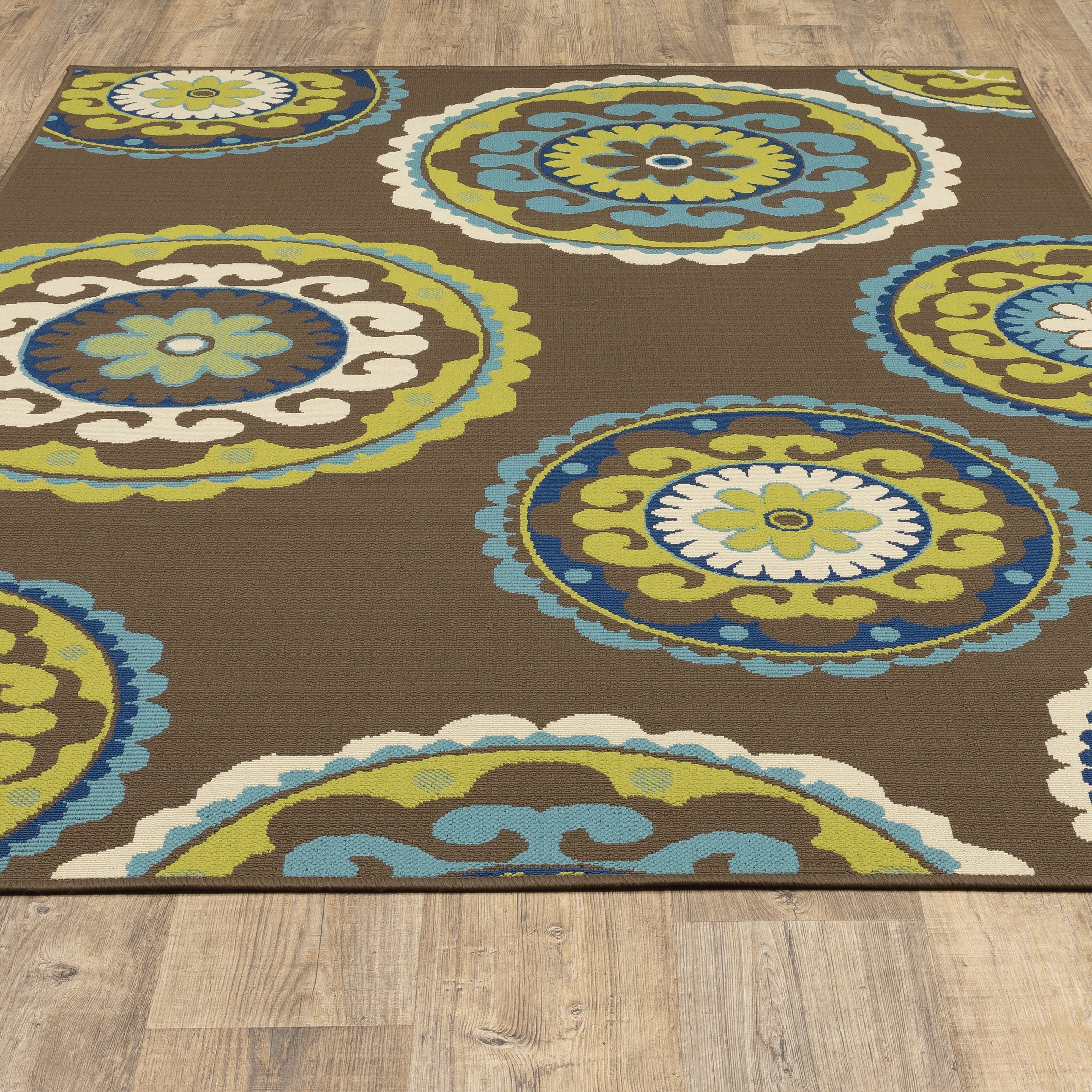 Vista Home Catalina Floral Medallions Indoor/ Outdoor Area Rug--
