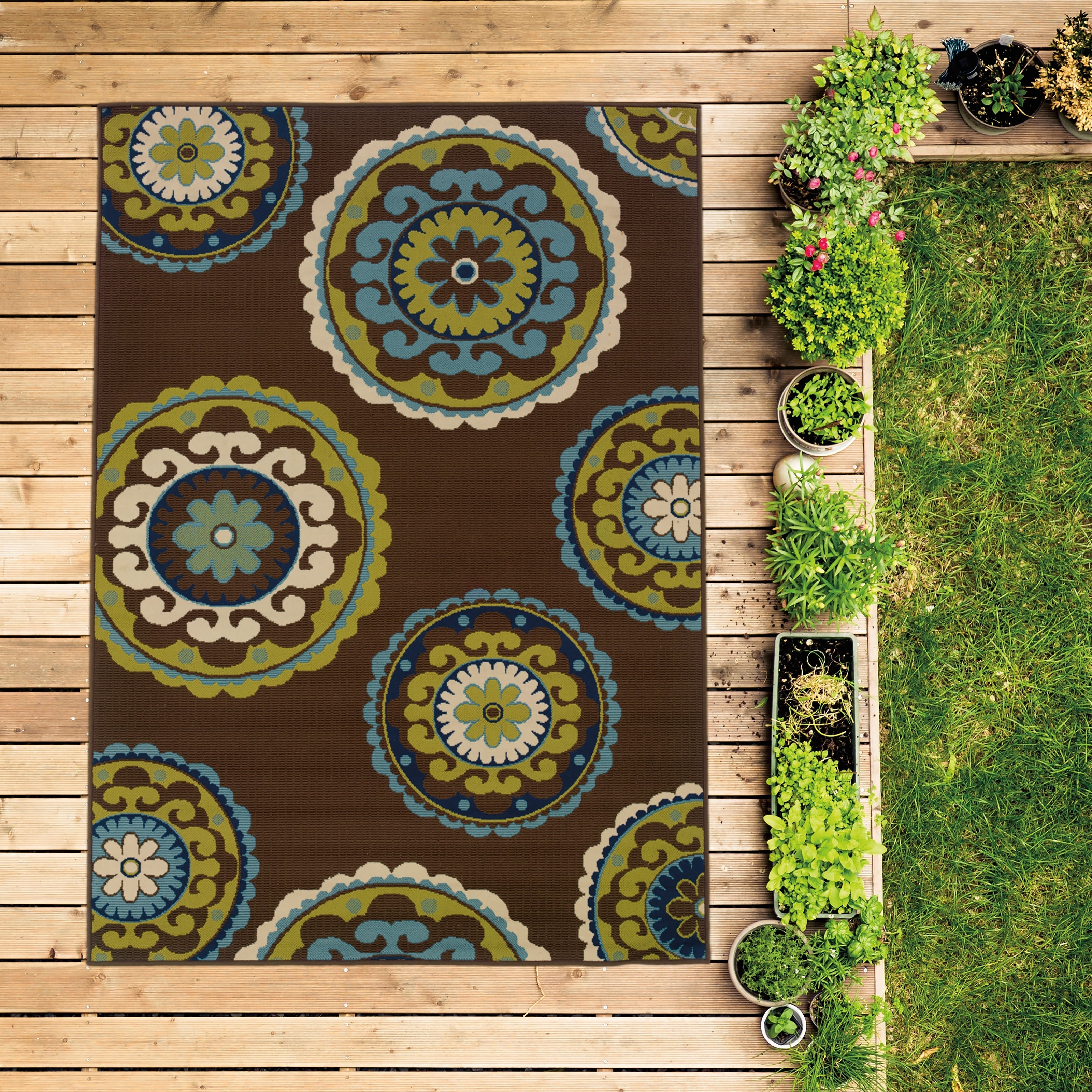 Vista Home Catalina Floral Medallions Indoor/ Outdoor Area Rug--