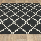 Vista Home Malta Lattice Black/ Off-White Indoor Outdoor Area Rug.