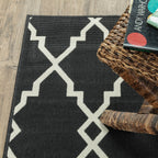 Vista Home Malta Lattice Black/ Off-White Indoor Outdoor Area Rug.