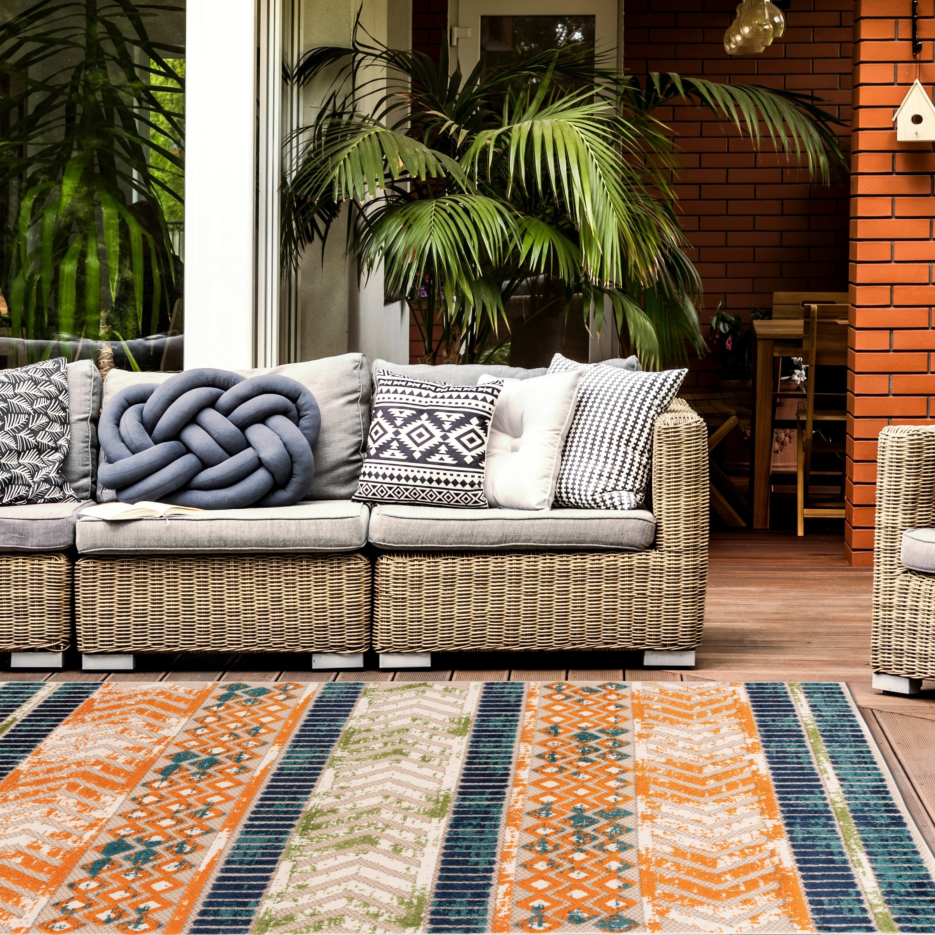 World Rug Gallery Distressed Geometric Indoor/Outdoor Area Rug
